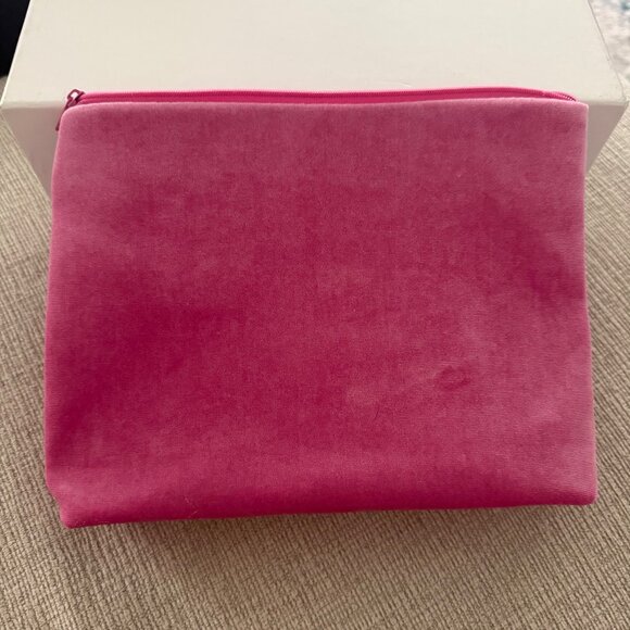NWOT Ulta Pink Velvet Cosmetic Pouch With Bow Design & Zipper Closure - Picture 2 of 3